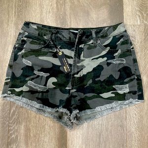 Refuge camouflage Green Shorts 6